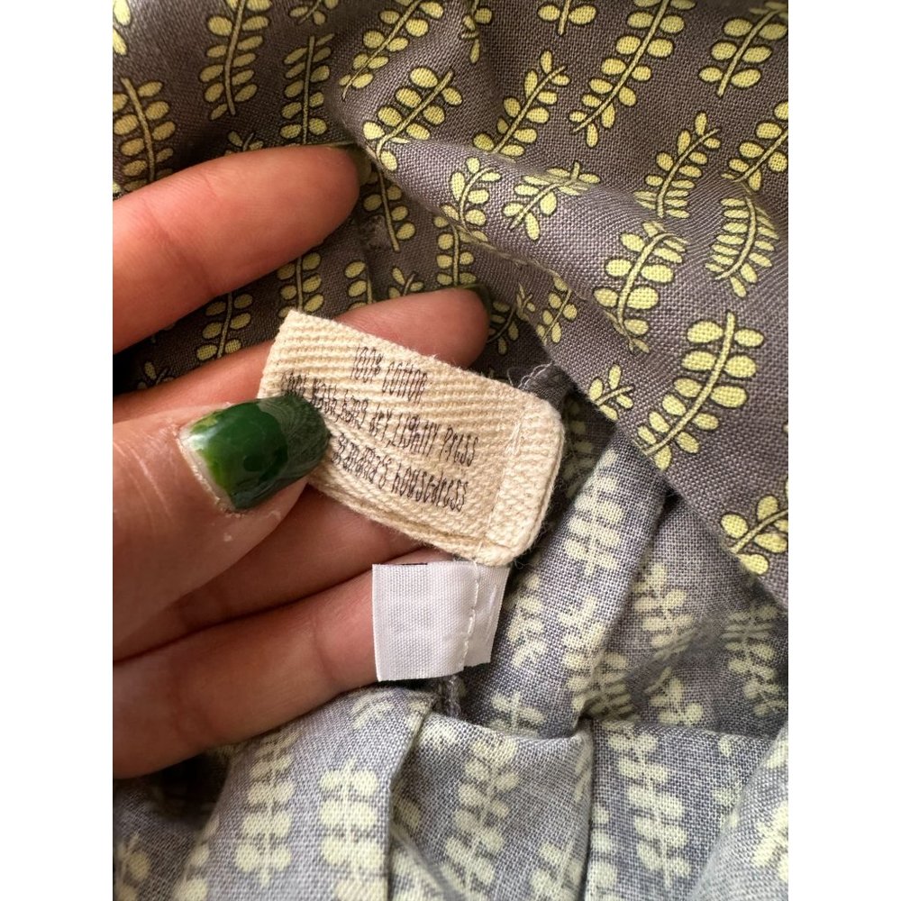 PINTUCK WOMANS DRESS SIZE MEDIUM | B2 - Picture 5 of 8
